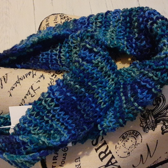 Handknitted Garter Stitch Infinty Scarf - Picture 4 of 6